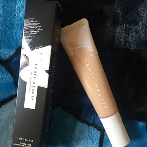 Fenty beauty foundation in 200 plus mini gloss cream in fenty glow